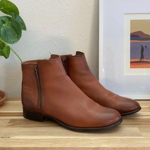 FRYE Carly double zip caramel leather ankle boots
